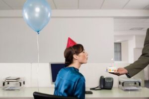 Entreprise : organiser un pot de départ réussi en 5 étapes